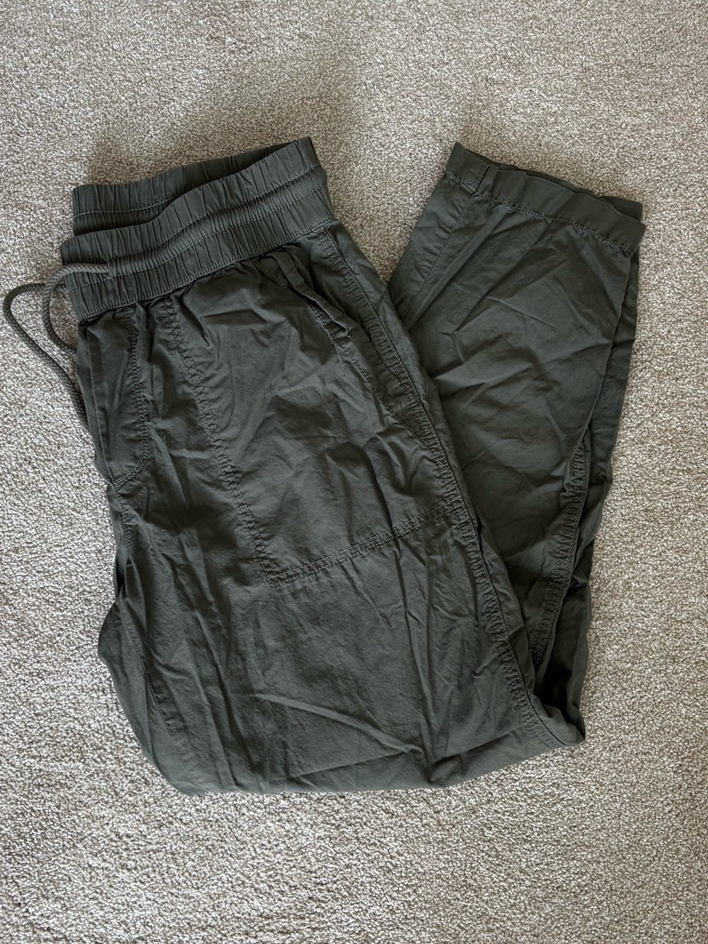Womenโs Lou & Grey Olive Green Lightweight Jogger Pants